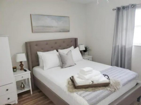 Sophisticated Dania Beach Suites Near the Beach, Dania Beach